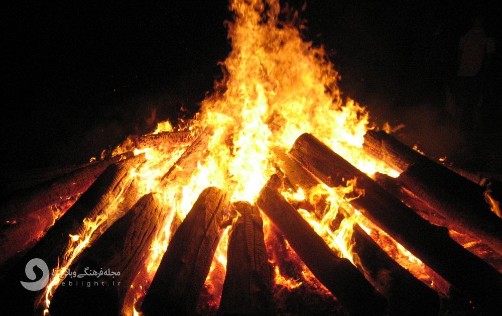 آتش در جشن سده